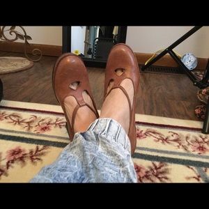 FLASH SALE!!! CLARKS ARTISAN HEEL SHOES